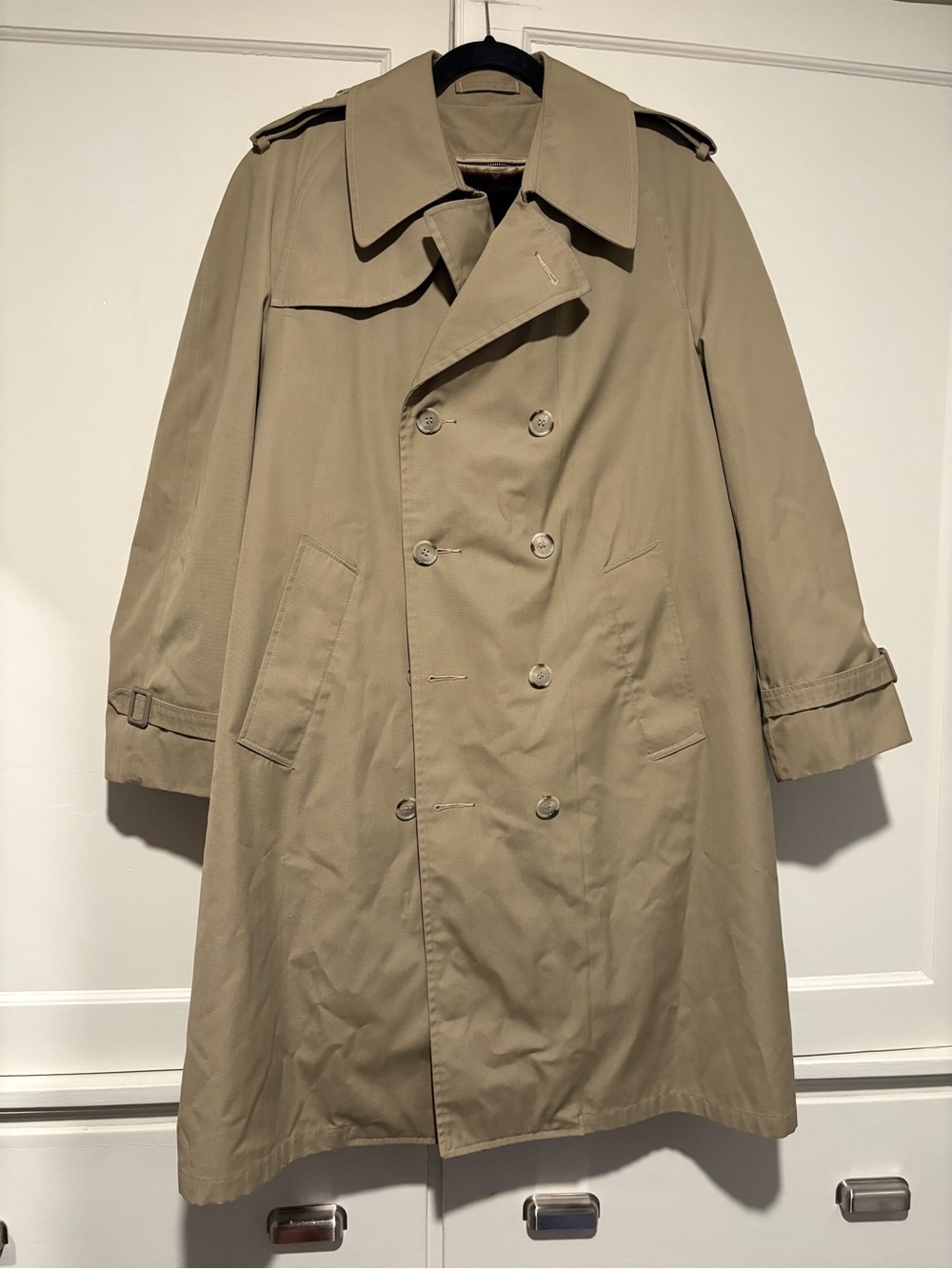 Vintage Men's Classic Tan Trench Coat - Timeless Double-Breasted Outerwear